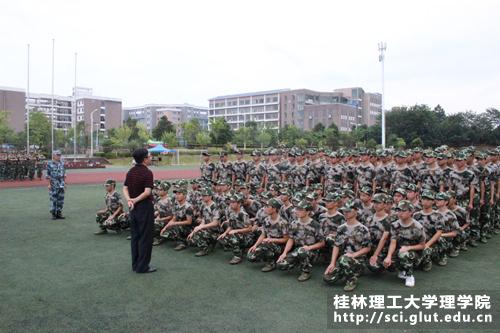 慰问男生连队