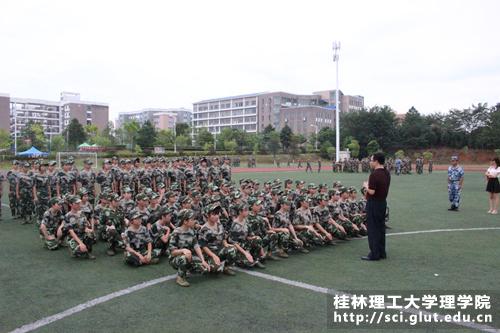 慰问女生连队