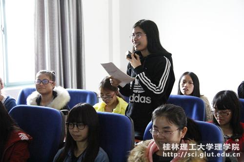 在场党员同学于沈老师进行交流互动